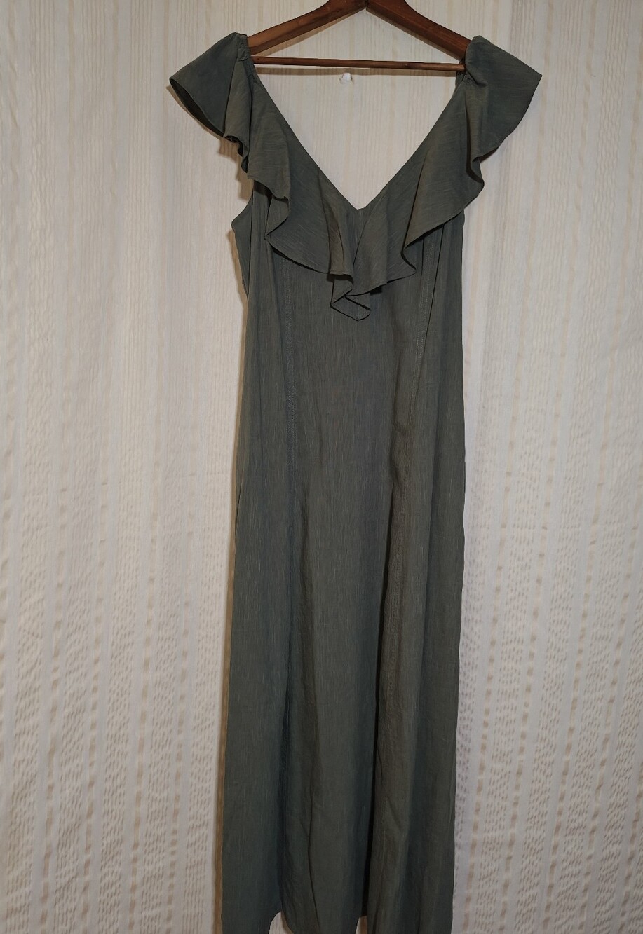 Universal Thread Sage Green Ruffle Neck Sleeveless Maxi Dress Size Medium